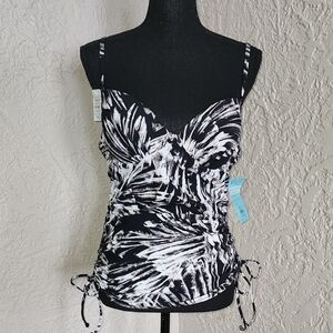 Women's Black and White Top